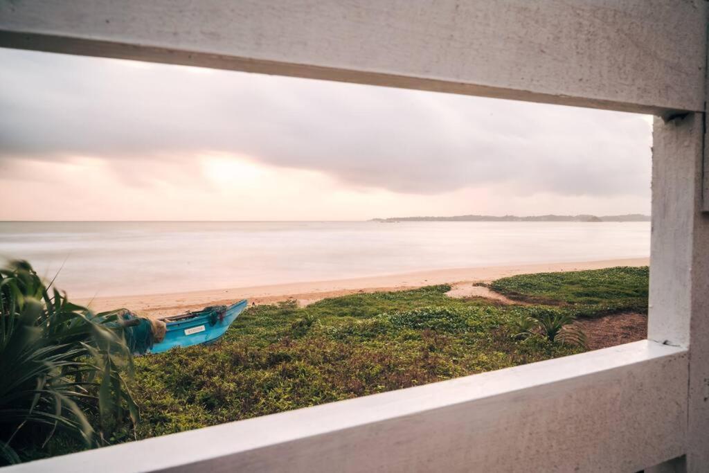 Santi Beach House With Pool & Beach Weligama Buitenkant foto