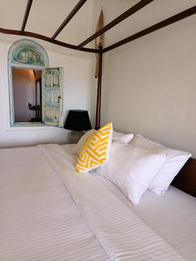 Santi Beach House With Pool & Beach Weligama Buitenkant foto