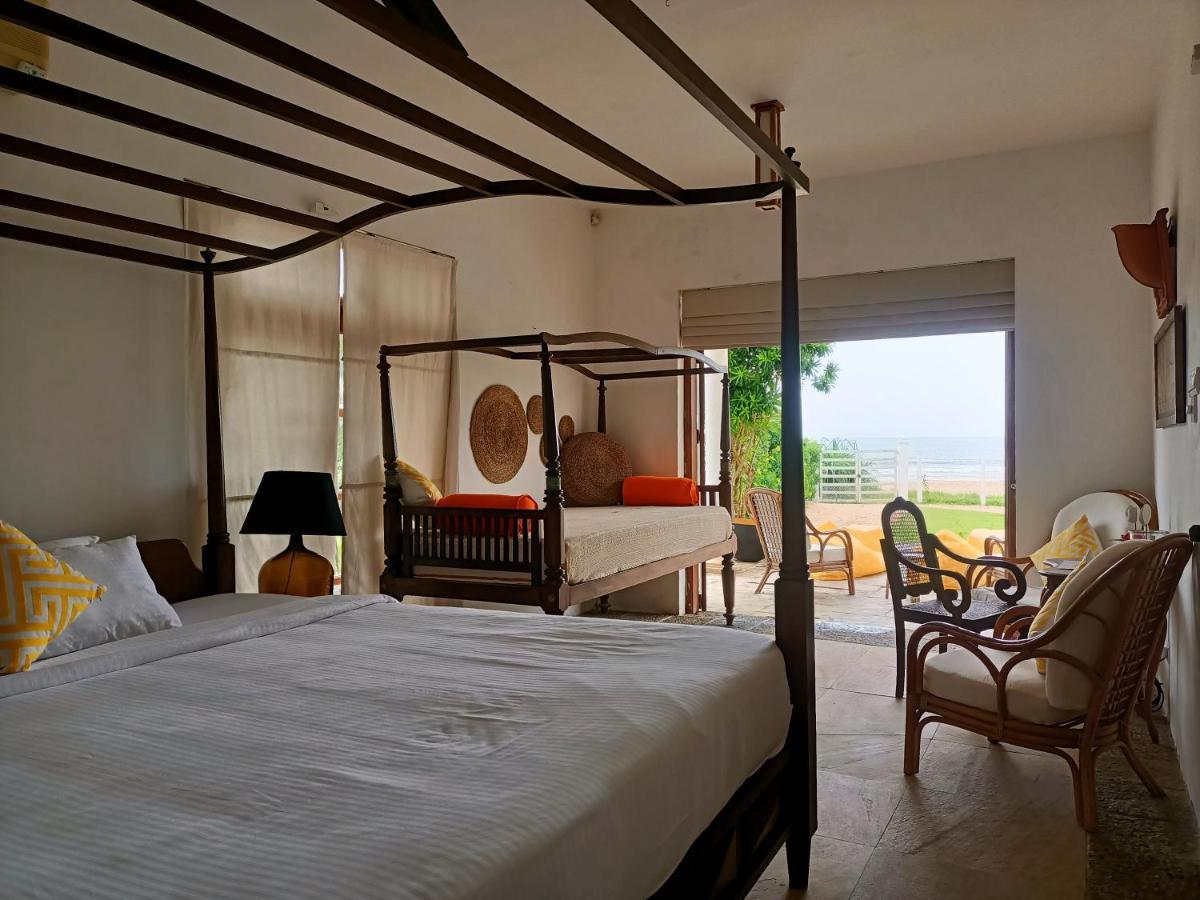 Santi Beach House With Pool & Beach Weligama Buitenkant foto